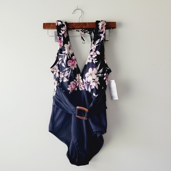 3/$25 🍓 NWT Time Tru. floral back and cream color one piece bathing suit size M - Picture 1 of 8